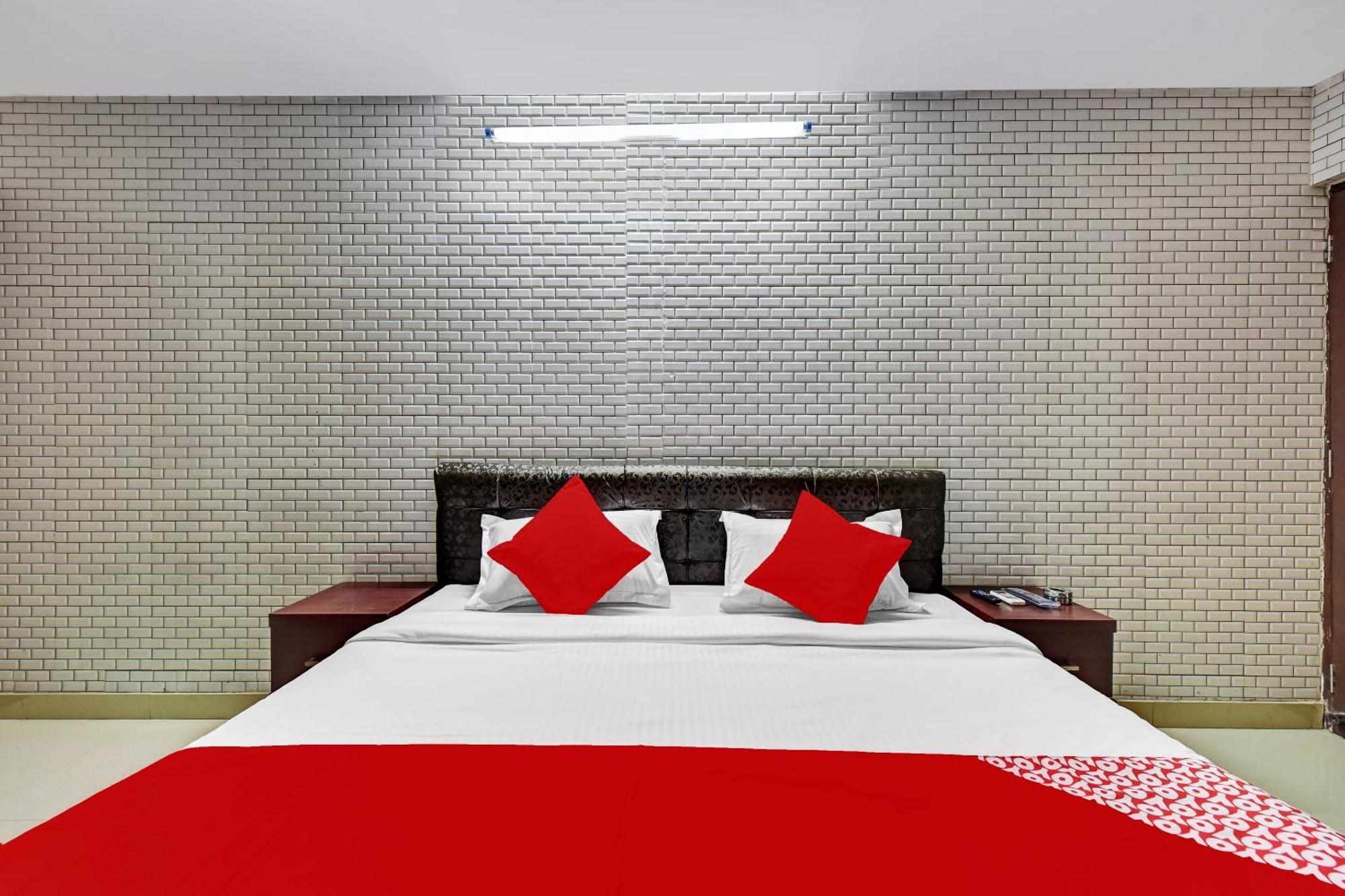 Hotel O Eleven Hotel & Banquet Кота Екстериор снимка