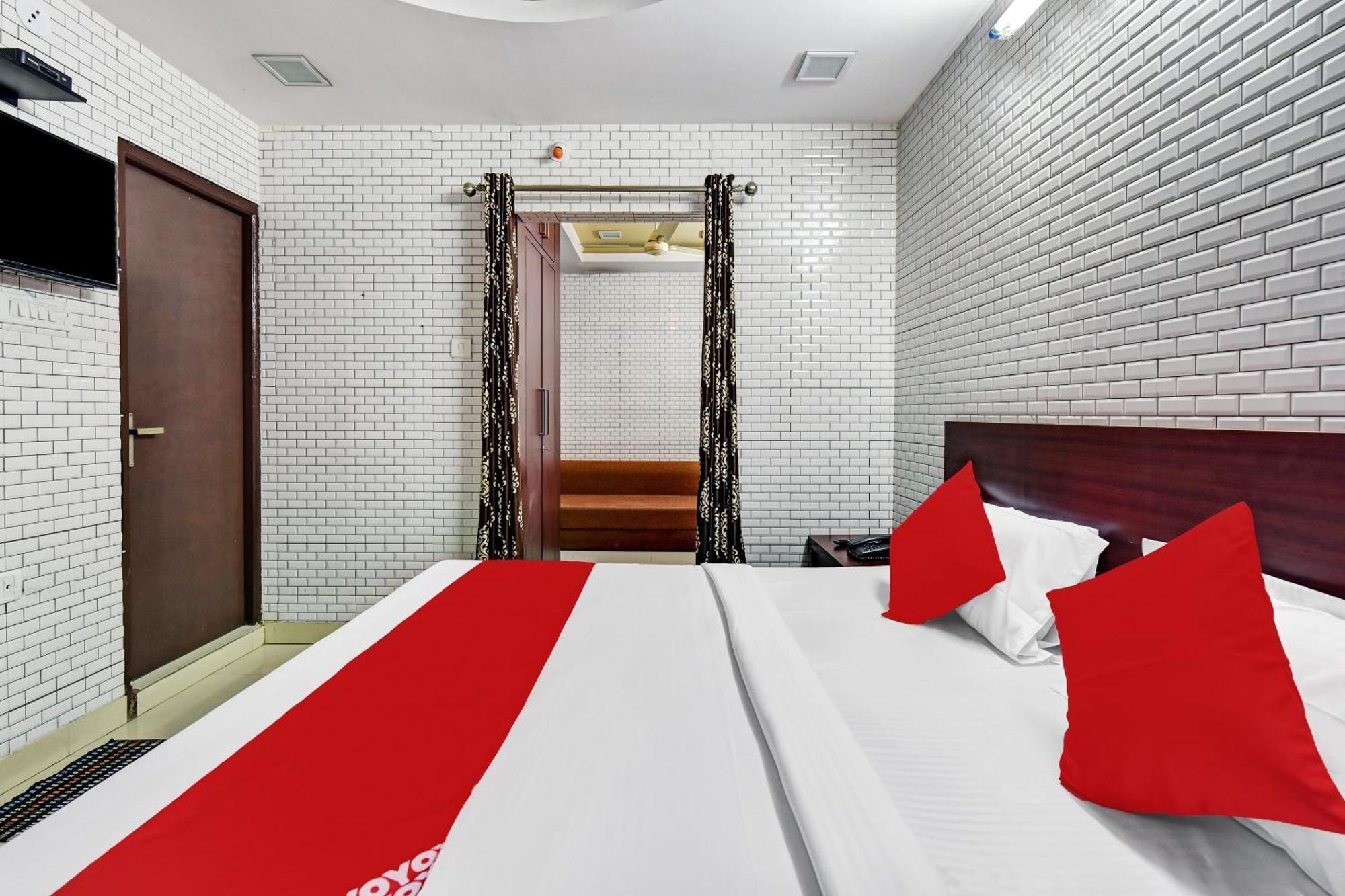 Hotel O Eleven Hotel & Banquet Кота Екстериор снимка