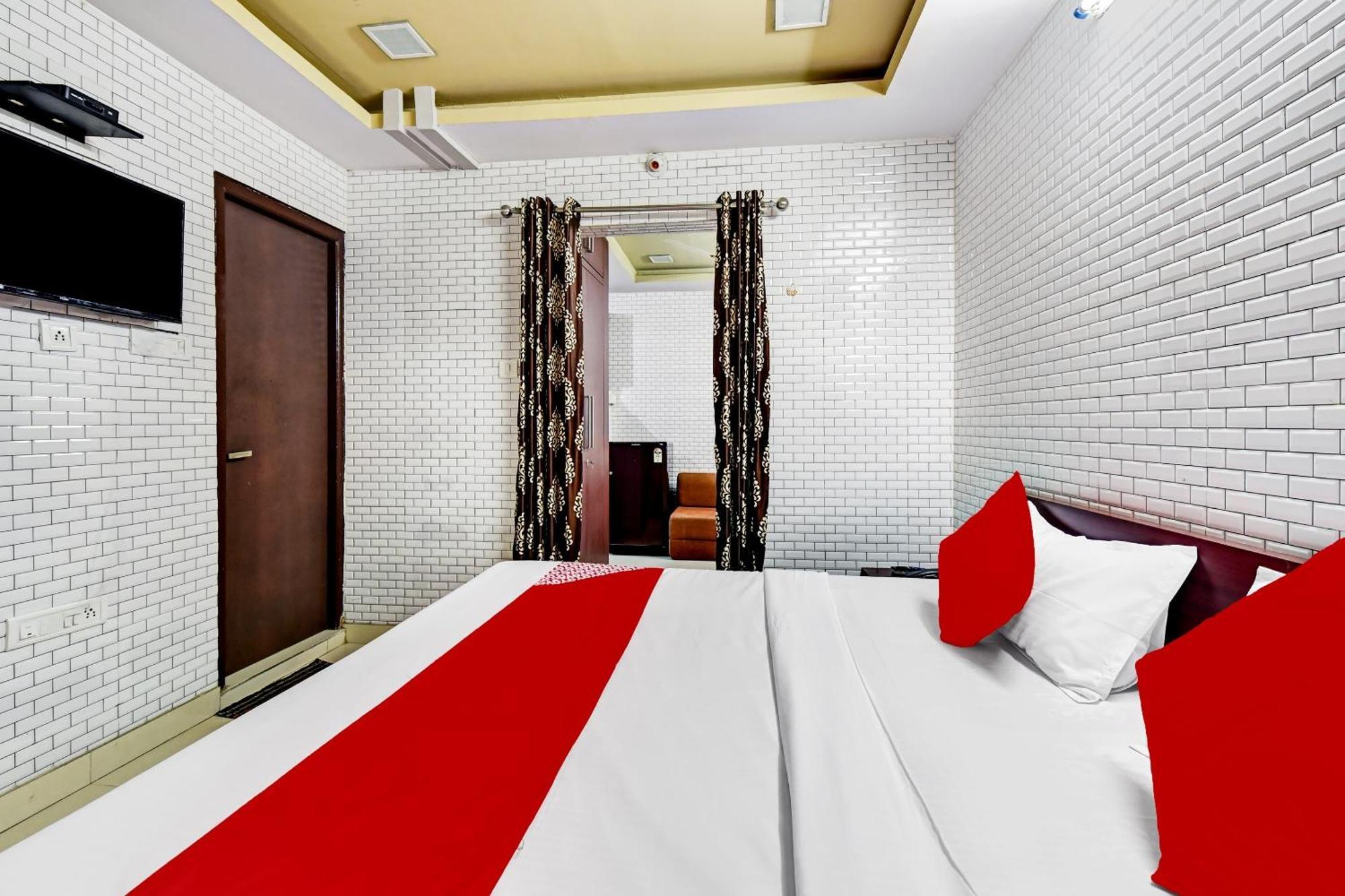 Hotel O Eleven Hotel & Banquet Кота Екстериор снимка