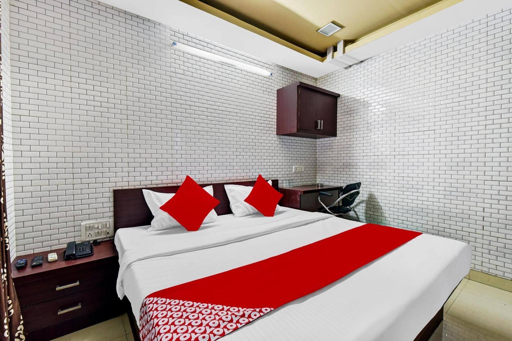 Hotel O Eleven Hotel & Banquet Кота Екстериор снимка